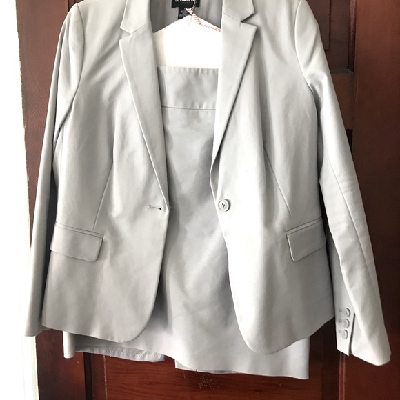 Gray suit - Picture 2 of 4